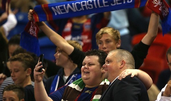 Nathan Tinkler loses control of Newcastle Jets A-League football club as administrators called in